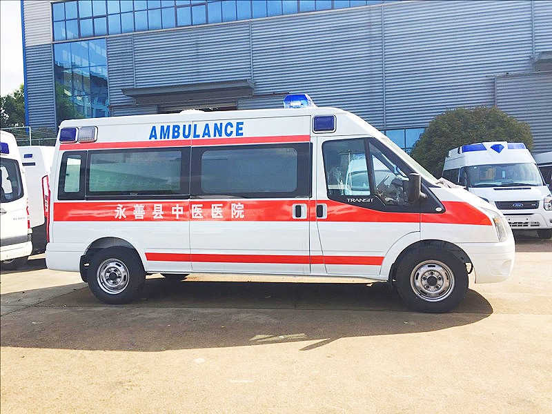 福特新時(shí)代V348長(zhǎng)軸中頂救護(hù)車(chē)