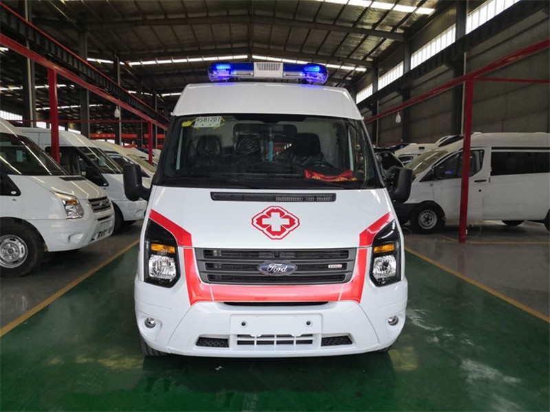 福特V348短軸中頂監(jiān)護(hù)型救護(hù)車(chē)