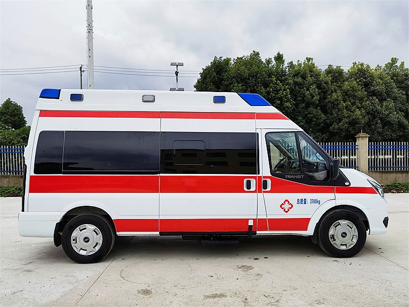 福特V348長(zhǎng)軸高福星監(jiān)護(hù)型救護(hù)車(chē)