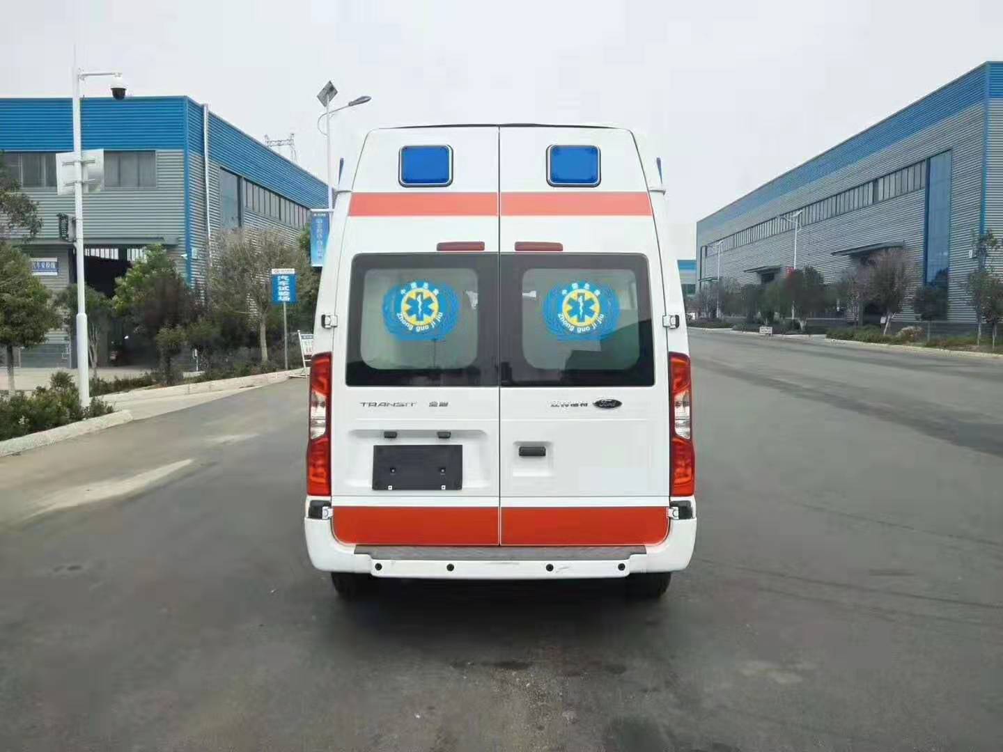 福特V348長軸中頂監(jiān)護(hù)型救護(hù)車