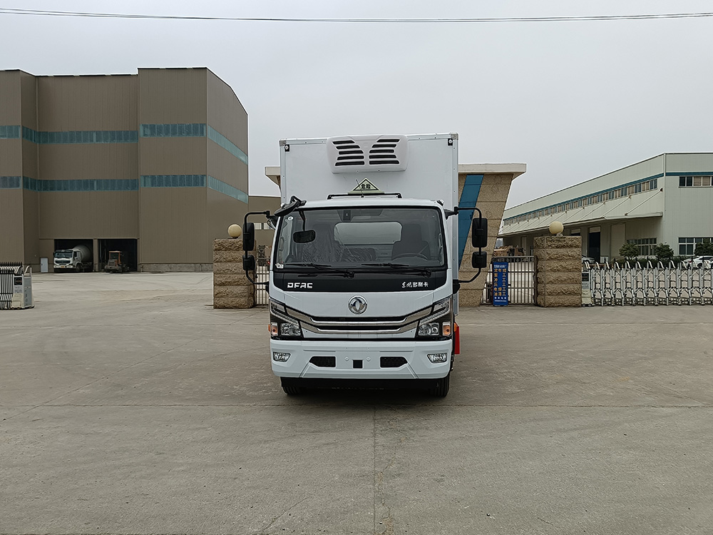 東風多利卡D7F7醫(yī)療廢物轉運車