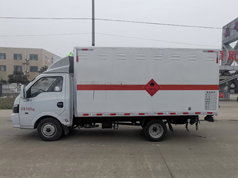 東風途逸易燃液體（汽油）廂式運輸車